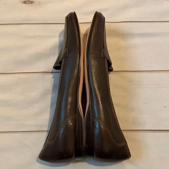 Nordstrom Woman’s Brown Flats  - Picture 7 of 11